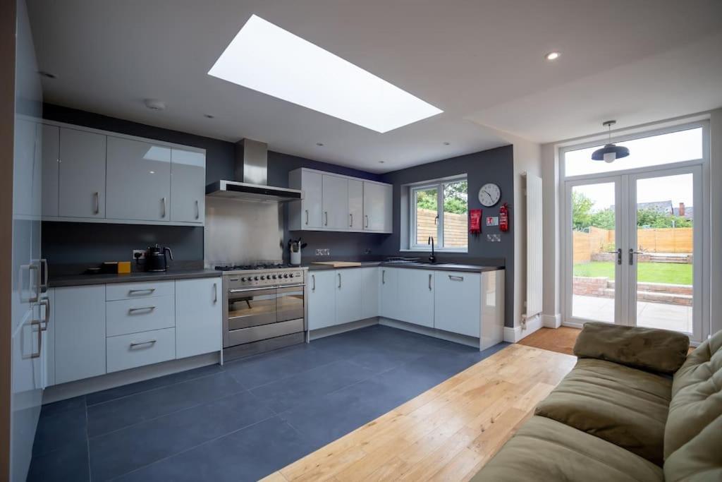 Hereford - Clifton Villa - Beautifully Presented House Located A Short Walk From City Centre - Sleeps 6 Guests - Perfect For Exploring Hereford - Hosted By Rentmyhouse Kültér fotó